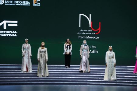 نسرين ياحي تمثل المغرب في عرض أزياء عالمي بإندونيسيا